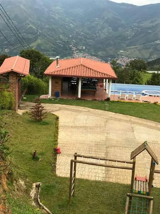 Casa campestre y paisaje